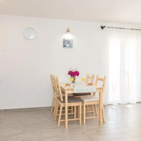 Mares Apartamento Krk Town