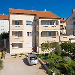 Mares Krk Town